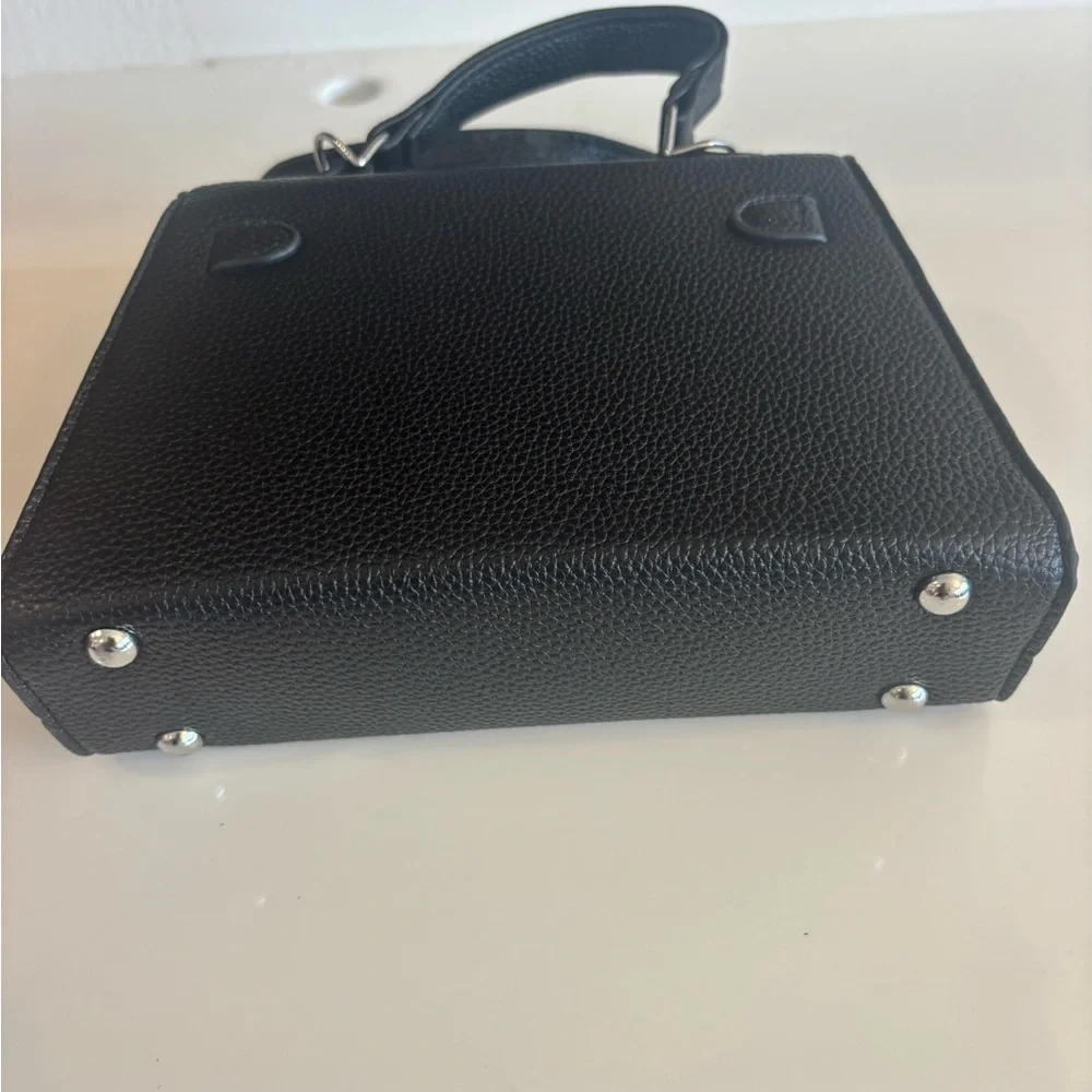 Elegant Black Leather Handbag Fits A 12 Pro Max